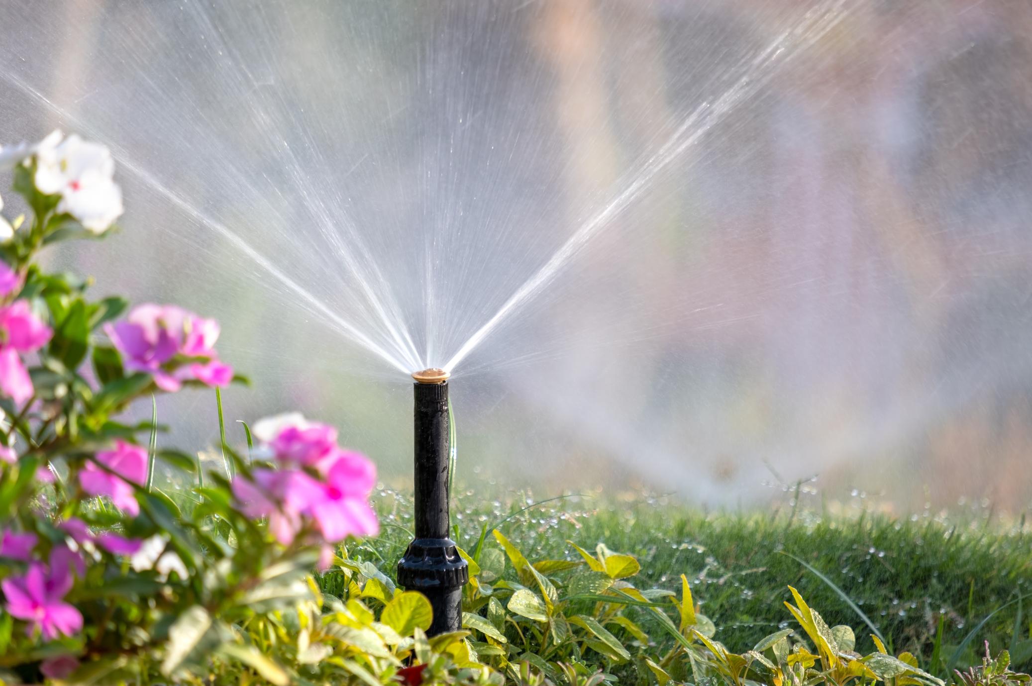 Irrigação automatizada das áreas comuns e floreiras da fachada